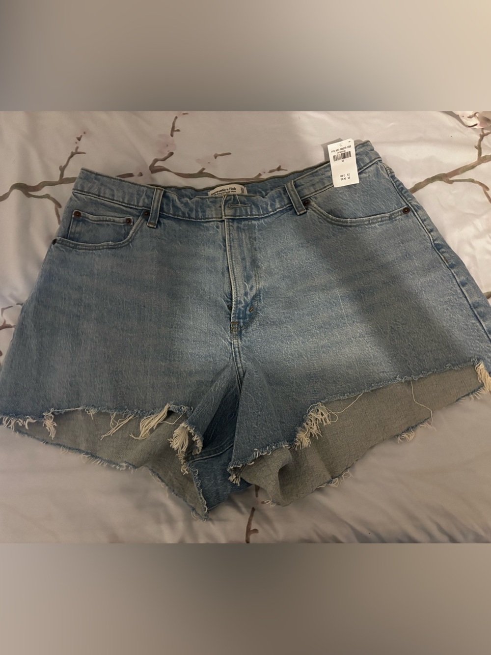 NWT Abercrombie & Fitch Light Wash Distressed Denim Cutoff Shorts